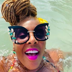 Black Embellished Sunglasses! 😎